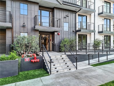 10352 Riverside Dr unit 102, Los Angeles, CA 91602 - photo 4