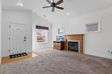 676 Golden Peak Dr, Central Point, OR 97502 - photo 3