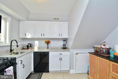205 Cabbel Dr, Manassas Park, VA 20111 - photo 4
