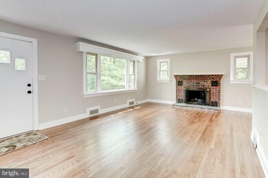 18306 Sharon Rd, Triangle, VA 22172 - photo 3