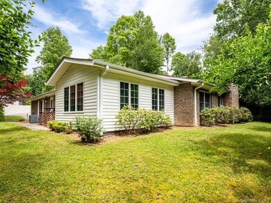 54 Chestnut Ln, Hendersonville, NC 28792 - photo 3