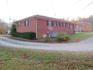 223 Southwood Dr, Linden, TN 37096 - photo 3