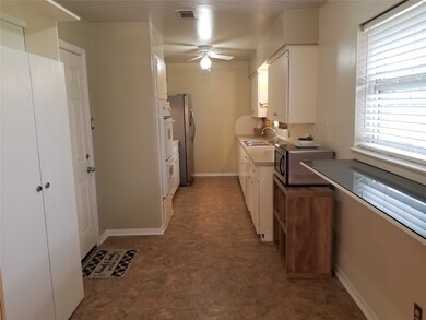 1504 Alta Vista Dr, Alvin, TX 77511 - photo 4