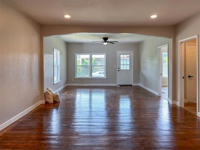 1122 W Locust St, Shawnee, OK 74801 - photo 4