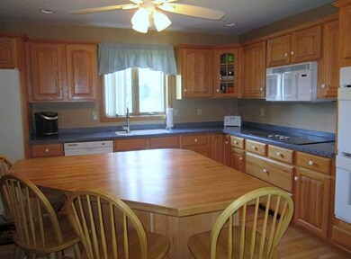 23 Camelot Cir, Dudley, MA 01571 - photo 7