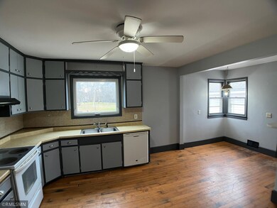 320 7th St S, Sauk Rapids, MN 56379 - photo 3