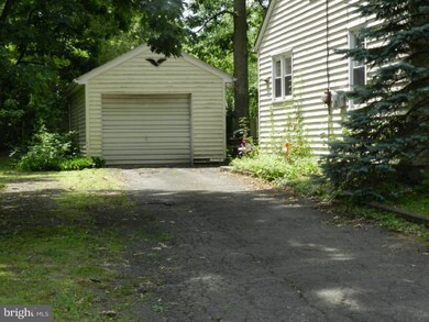 606 Hickory Ave, Telford, PA 18969 - photo 3