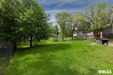 1141 Meadow Lane Dr, Bettendorf, IA 52722 - photo 3