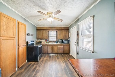 202 S Ora St, Pryor, OK 74361 - photo 6