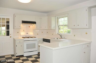 6713 Stoneybrooke Ln, Alexandria, VA 22306 - photo 7