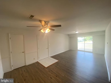 100 Chesterfield Ln unit 302, Stafford, VA 22556 - photo 4