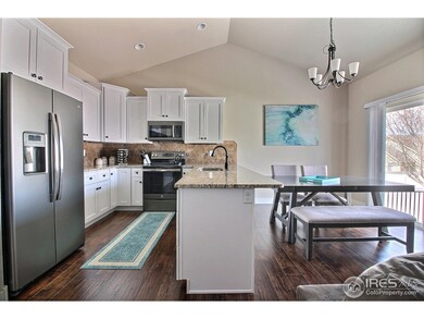 Beautiful Kitchen w/upgraded Cabinets