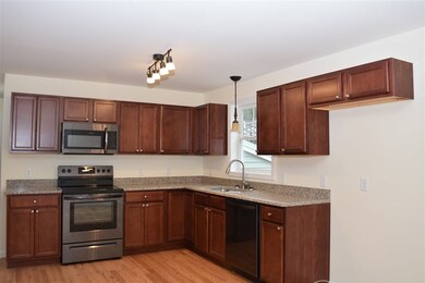 91 Millers Farm Dr unit 17, Rochester, NH 03868 - photo 4