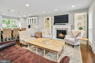 9906 Lindel Ln, Vienna, VA 22181 - photo 3