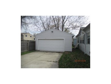 633 Grantwood Ave, Sheffield Lake, OH 44054 - photo 5