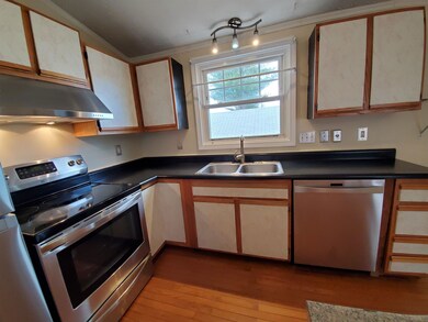 164 Maple St unit C, Manchester, NH 03103 - photo 3