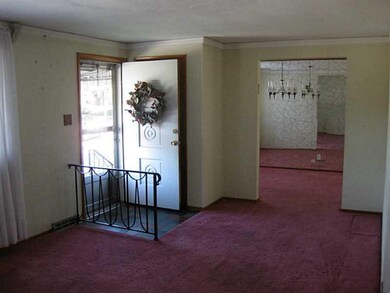 Entry/Foyer.