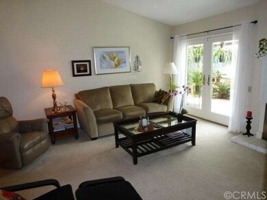 Spacious & Light Living Room with Fireplace & Fren