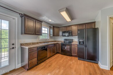 668 Grays Pointe Ct-5