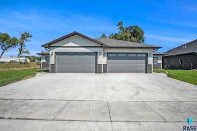 628 Harter Dr Dr, Madison, SD 57042 - photo 2