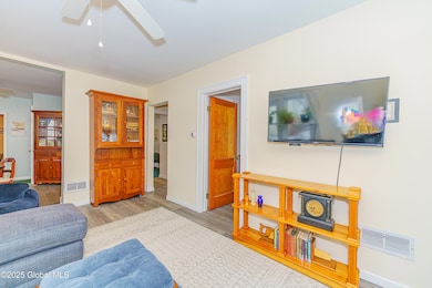 2 Livingroom 4