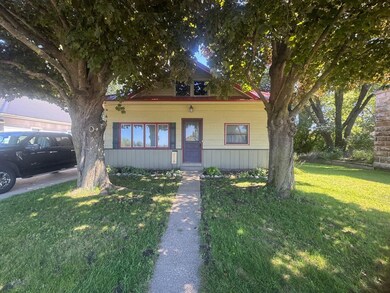 129 N Glendale Ave, Tomah, WI 54660 - photo 2