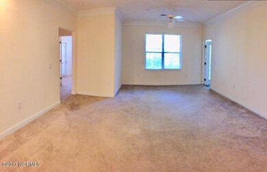 240 Woodlands Way unit 13 (10) living rm