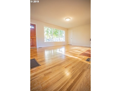 708 E 19th St, the Dalles, OR 97058 - photo 7