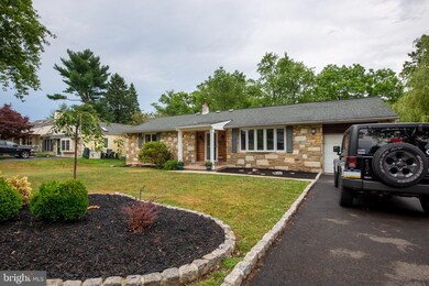 947 Manor Ln, Southampton, PA 18966 - photo 2