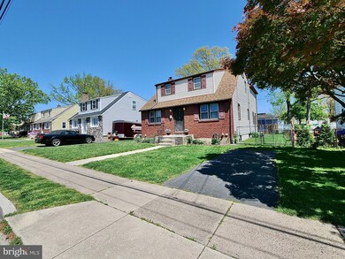 426 Edgewood Ave, Folsom, PA 19033 - photo 2
