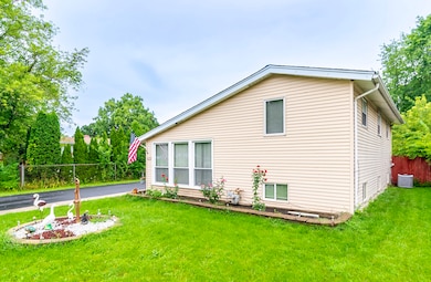 451 Tulsa Ave, Carpentersville, IL 60110 - photo 2