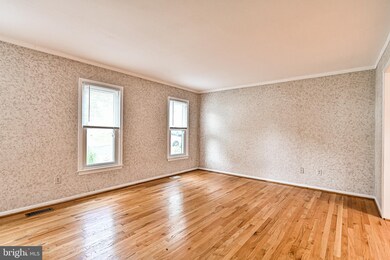 7710 Newington Forest Ave, Springfield, VA 22153 - photo 5