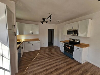 1501 E Scott St, Gainesville, TX 76240 - photo 7