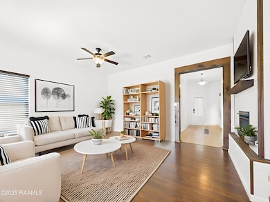 204 Whispering Meadows Rd, Broussard, LA 70518 - photo 5