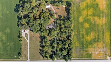 8812 Lafayette Center Rd, Yoder, IN 46798 - photo 2