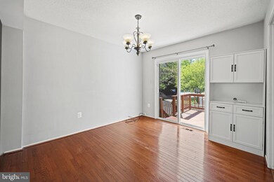 2362 Hunters Square Ct, Reston, VA 20191 - photo 7