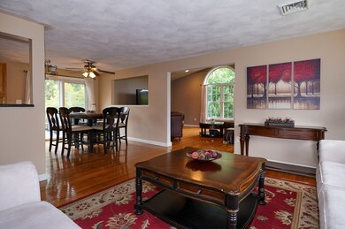 10 Honeysuckle Ln, Shrewsbury, MA 01545 - photo 4