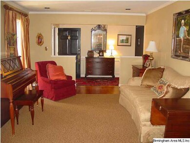 BEAUTIFUL LIVING ROOM