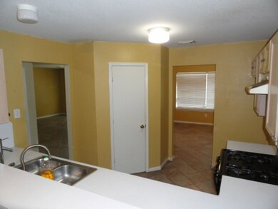 9227 Misty Vale Dr, Houston, TX 77075 - photo 3