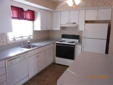 610 County Rd unit 10, Holyoke, MA 01040 - photo 5