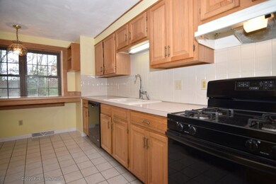 2303 Pinewood Dr unit 2303, Smithfield, RI 02917 - photo 3
