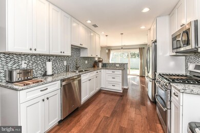 11416 Links Dr, Reston, VA 20190 - photo 7