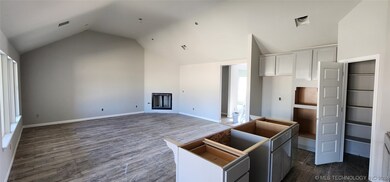 3220 E Lincoln St, Broken Arrow, OK 74014 - photo 2