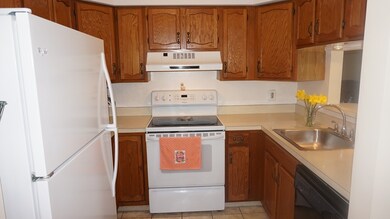 489 Elsbree St unit 1, Fall River, MA 02720 - photo 3