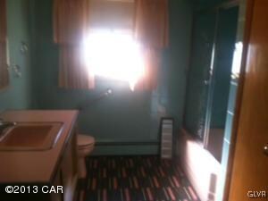 9 Meadow Ave, Tamaqua, PA 18252 - photo 2