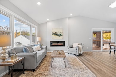 13-web-or-mls-4853 Camden Ave-13.jpg