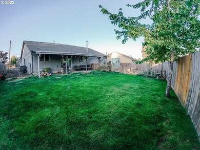 863 E 7th St, Lafayette, OR 97127 - photo 3