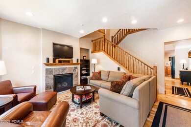 3_Living-Room_high_3712326