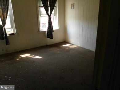 843 Pine St, Camden, NJ 08103 - photo 4