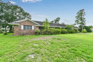 1301 Clifford St, Alvin, TX 77511 - photo 7